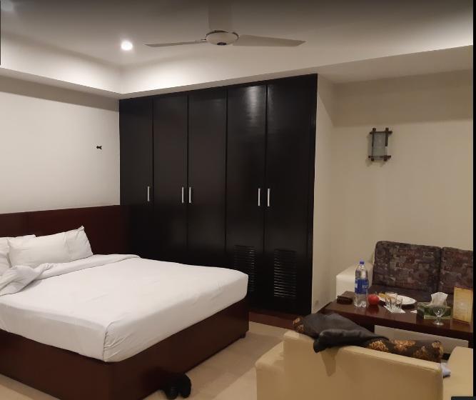 Hotel Multan Continental Zewnętrze zdjęcie