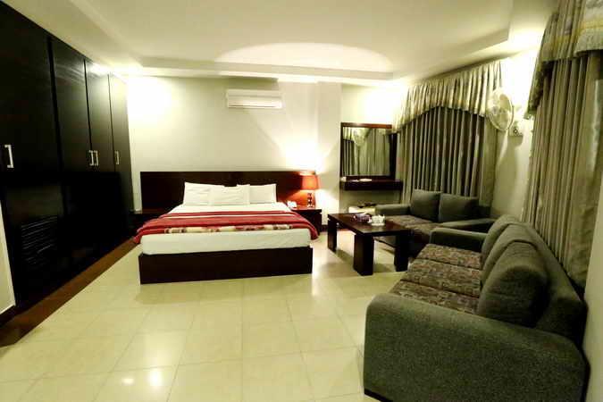 Hotel Multan Continental Zewnętrze zdjęcie